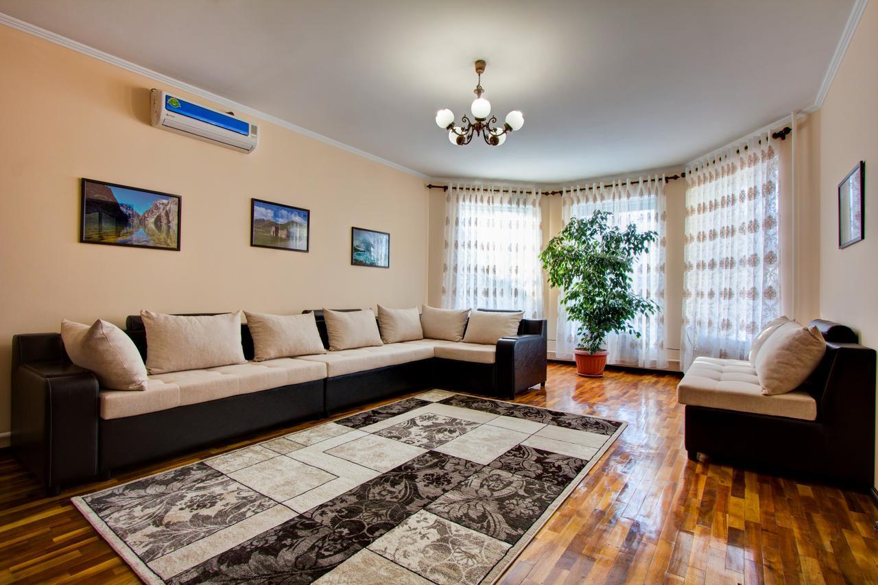 Centre Hostel Biskek Kültér fotó