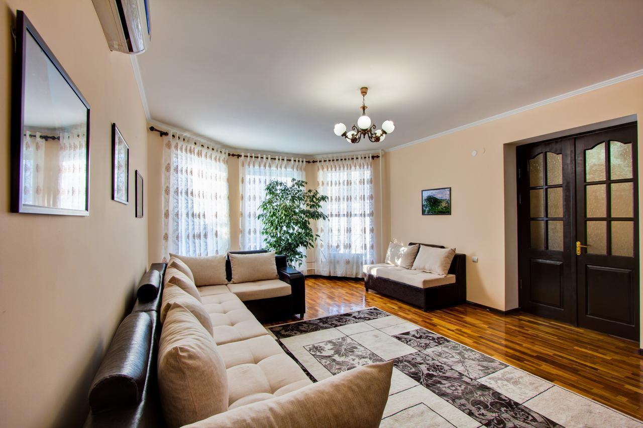 Centre Hostel Biskek Kültér fotó